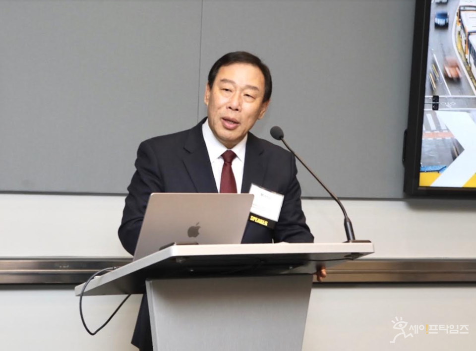 ▲ 최민호 세종시장이 워싱턴 D.C에서 열린 교통혁신포럼에서 발표하고 있다. ⓒ 세종시