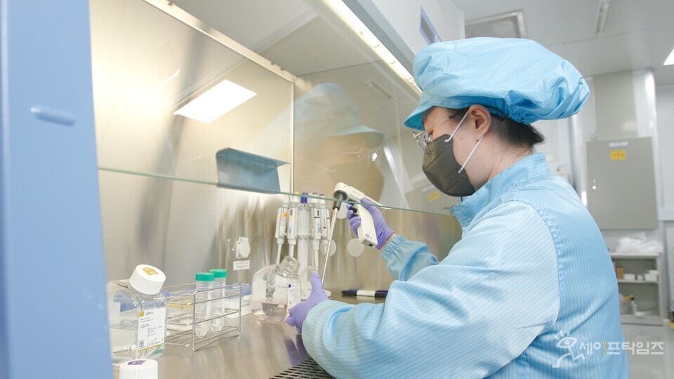 ▲ 대웅제약 연구원이 신약개발 연구를 하고 있다. ⓒ 대웅제약