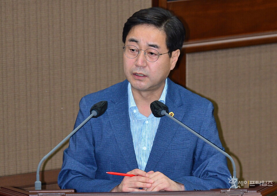 ▲ 최민규 의원이 서울시의 손해보험 가입 위반 사항에 대해 발언하고 있다. ⓒ 서울시의회