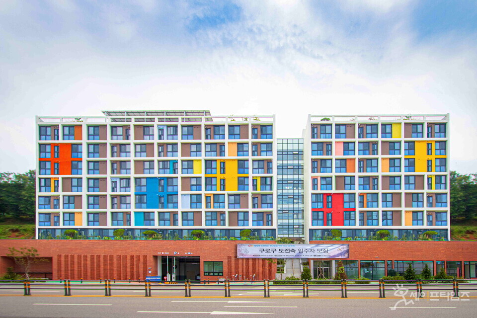 ▲ 서울 구로구는 청년 창업인에게 작업·주거 공간을 비교적 저렴한 임대료로 공급해 자립과 성장의 기회를 제공하기 위해 건립한 도전숙의 입주자를 추가 모집한다. ⓒ 구로구