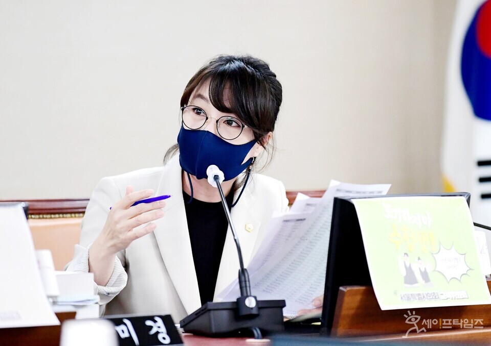 ▲ 김혜영 서울시의원이 방치된 미개설 학교용지에 대해 서울시교육청 부교육감에게 질의하고 있다. ⓒ 서울시