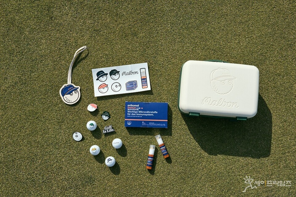 ▲ 동아제약 오쏘몰과 미국 라이프스타일웨어 브랜드 말본골프가 협업해 선보이는 오쏘몰&말본 골프 레디백. ⓒ 동아제약