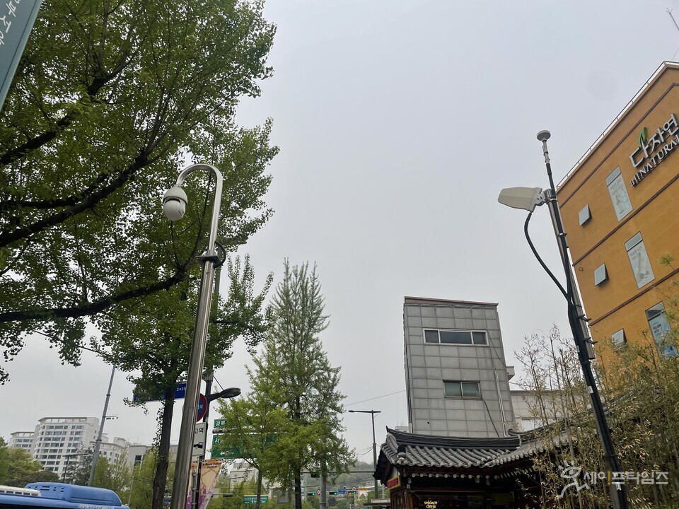 ▲ 서울 중구에 비가 올 듯이 먹구름이 끼었다. ⓒ 김성진 기자