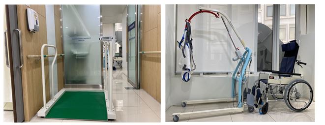 왼쪽에는 휠체어 체중계와 오른쪽은 이동식 전동리프트 특수 휠체어 ⓒ 서울대병원