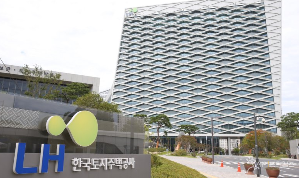 ▲ 한국토지주택공사(LH)가 불법의심행위 신고 의무화 등 제도개선에 나선다. ⓒ LH