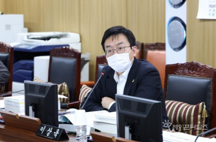 ▲ 이상욱 서울시의원이 예산안 예비심사에서 질의하고 있다. ⓒ 서울시의회