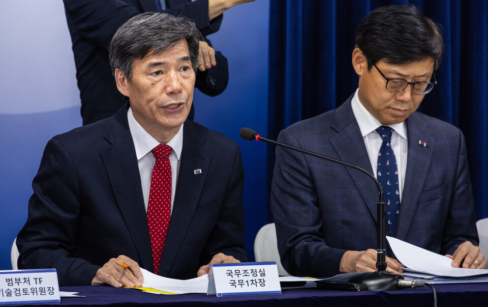 ▲ 박구연 국무조정실 1차장(왼쪽)이 20일 오전 서울 종로구 정부서울청사에서 열린 일일브리핑에 참석해 발언하고 있다. ⓒ 연합뉴스