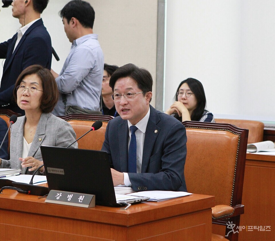 ▲ 강병원 더불어민주당 의원이 22일 행안위 전체회의에서 발언하고 있다. ⓒ 김주헌 기자