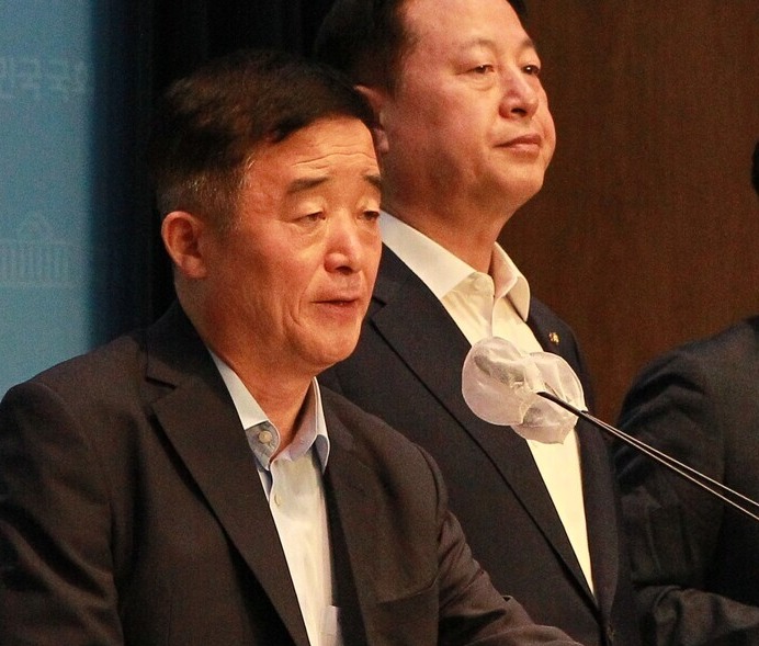 ▲ 강득구 더불어민주당 의원이 27일 국회 소통관에서 서울-양평 고속도로 건설 사업과 원희룡 국토교통부 장관의 발언에 관한 기자회견에서 발언하고 있다. ⓒ 김주헌 기자