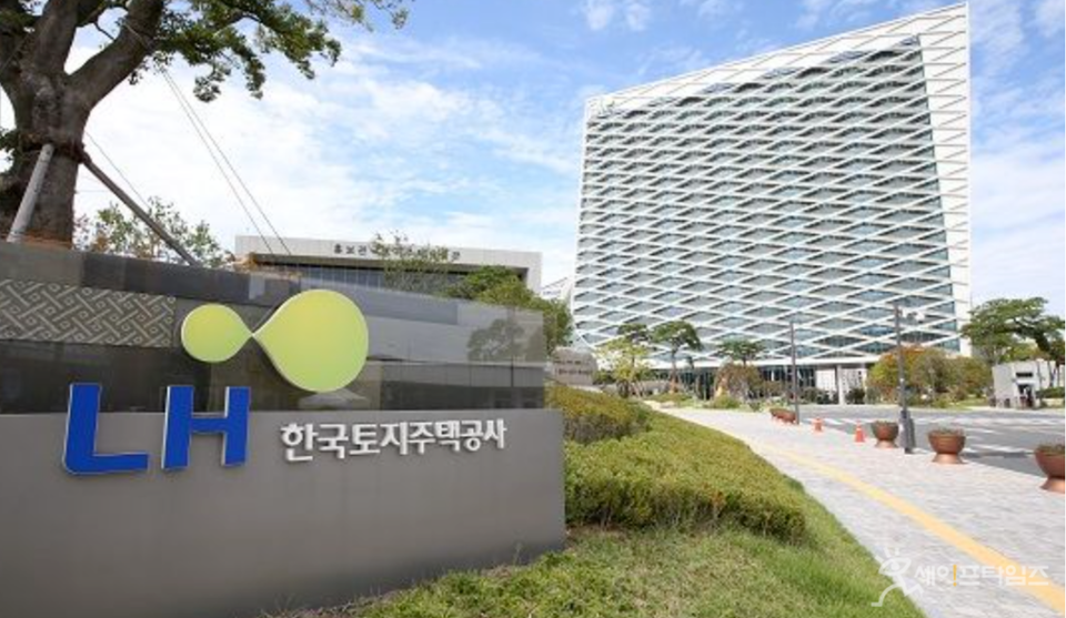 ▲ 한국토지주택공사 아파트 단지 지하주차장 철근 누락 사태에 대해 손해배상 책임이 성립할지 관심이 쏠리고 있다. ⓒ LH