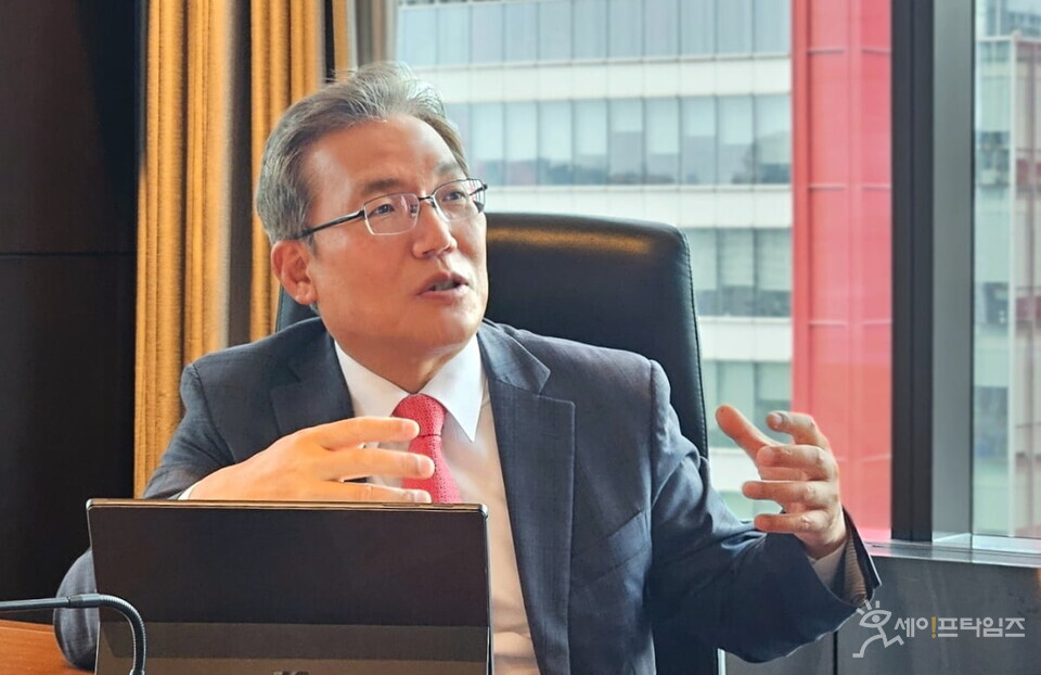 ▲ 윤정혁 파로스아이바이오 대표가 최근 개발한 인공지능 기반 신약에 대에 설명하고 있다. ⓒ 세이프타임즈