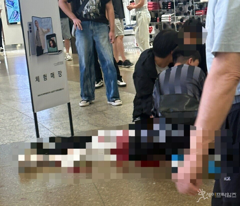 ▲ 경기 분당구 지하철 수인분당선 서현역 인근 백화점에서 흉기 난동 사건이 벌어져 14명이 다치고 그 가운데 12명이 중상을 입었다. ⓒ 독자 제공