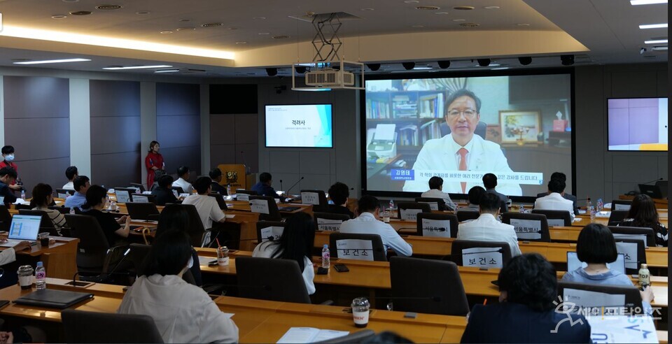 ▲ 김영태 서울대병원장이 서울중증환자 공공이송센터 서울 4권역 확대 운영 심포지엄에서 동영상 축사를 하고 있다. ⓒ 세이프타임즈