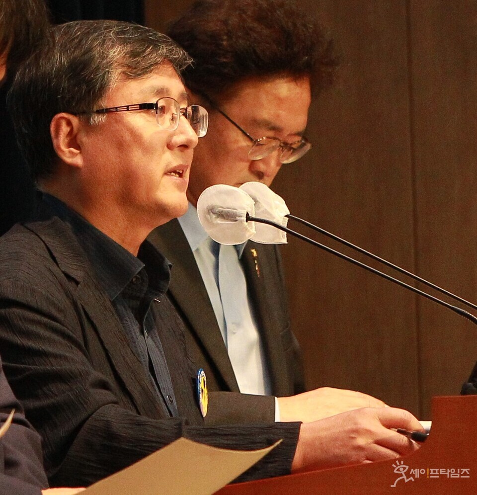 ▲ 김성환 더불어민주당 의원이 24일 국회 소통관에서 열린 후쿠시마 원전 오염수 해양투기 저지 관련 기자회견에서 발언하고 있다. ⓒ 김주헌 기자