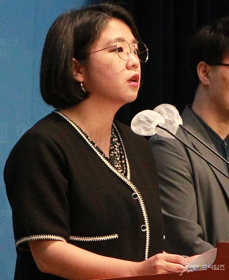 ▲ 용혜인 기본소득당 의원이 31일 국회 소통관에서 열린 가습기 살균제 피해구제를 위한 공청회를 촉구하는 기자회견에서 발언하고 있다. ⓒ 김주헌 기자