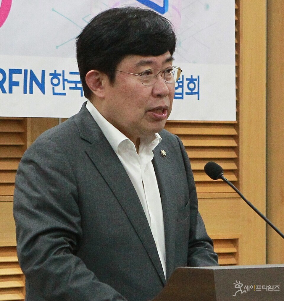 ▲ 윤창현 국민의힘 의원이 12일 국회 의원회관에서 열린 핀테크와 토큰 증권 관련 세미나에서 발언하고 있다. ⓒ 김주헌 기자