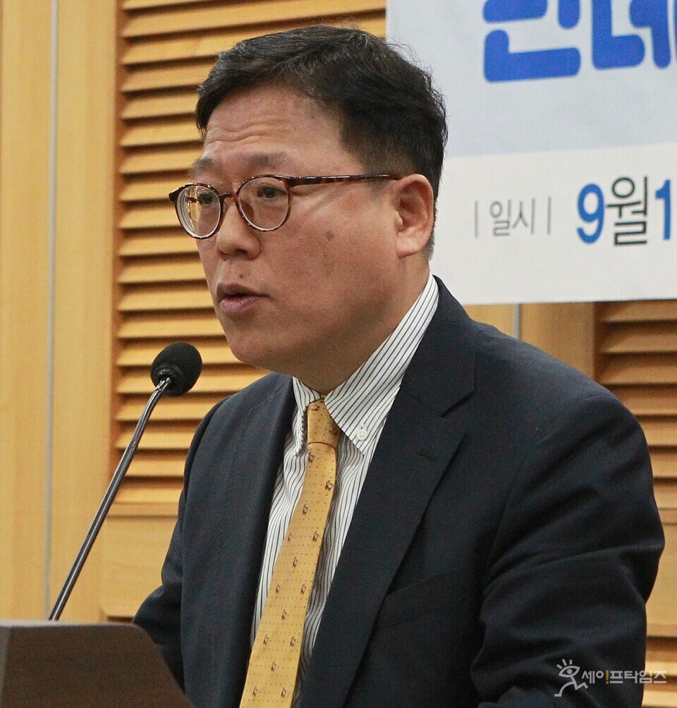 ▲ 이근주 한국핀테크산업협회장이 12일 국회 의원회관에서 열린 핀테크와 토큰 증권 관련 세미나에서 발언하고 있다. ⓒ 김주헌 기자
