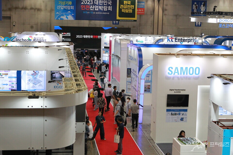 ▲ 경기 고양시 킨텍스 제2전시장에서 열린 대한민국 안전산업 박람회에 많은 사람들이 참여하고 있다. ⓒ 김주헌 기자