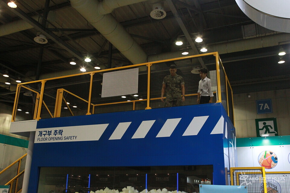 ▲ 경기 고양시 킨텍스 제2전시장에서 열린 대한민국 안전산업 박람회에 많은 사람들이 참여하고 있다. ⓒ 김주헌 기자