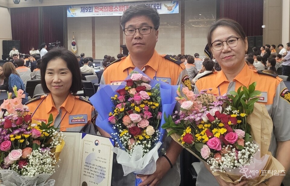  ▲ 전국의용소방대 강의 경연대회 심페소생술 분야에서 충남 당진소방서 의용소방대연합회가 전국 1위를 수상했다. 왼쪽부터 송정희·박정희·심수빈 대원. ⓒ 충남도