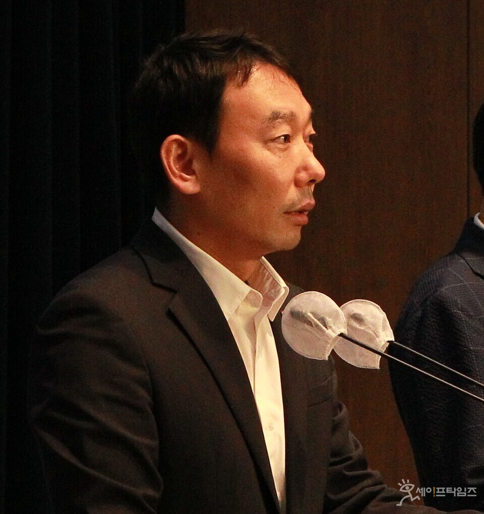 ▲ 김용민 더불어민주당 의원이 19일 국회 소통관에서 열린 검찰 탄핵안 발의와 관련한 기자회견에서 발언하고 있다. ⓒ 김주헌 기자