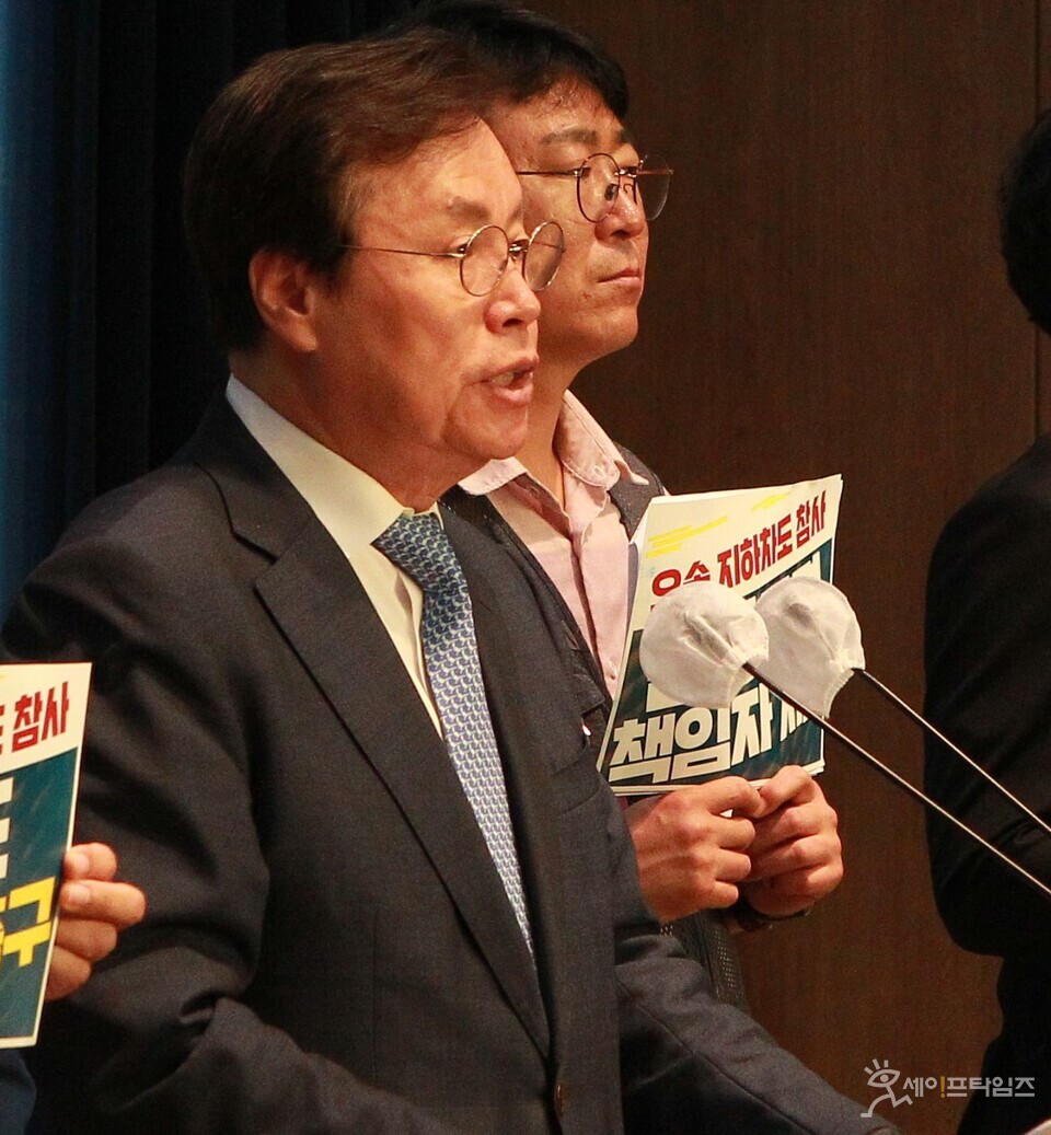 ▲ 도종환 더불어민주당 의원이 20일 국회 소통관에서 오송 지하차도 참사 국정감사·조사를 촉구하는 기자회견을 열었다. ⓒ 김주헌 기자