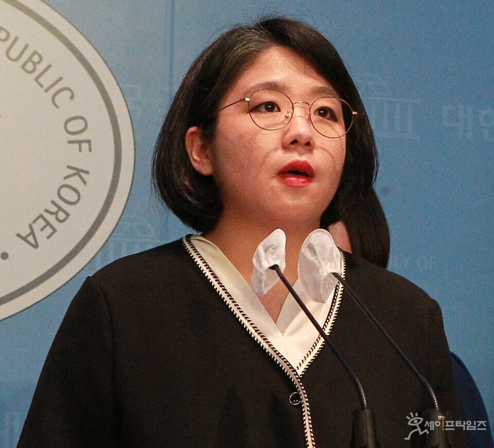 ▲ 용혜인 기본소득당 의원이 20일 국회 소통관에서 오송 지하차도 참사 국정감사·조사를 촉구하는 기자회견에서 발언하고 있다. ⓒ 김주헌 기자