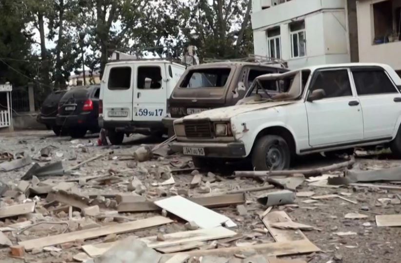 ▲ 아제르바이잔과 아르메니아의 무력충돌로 20일 아제르바이잔의 도시 스테파나케르트 거리에 잔해들이 쌓여있다. ⓒ AFP