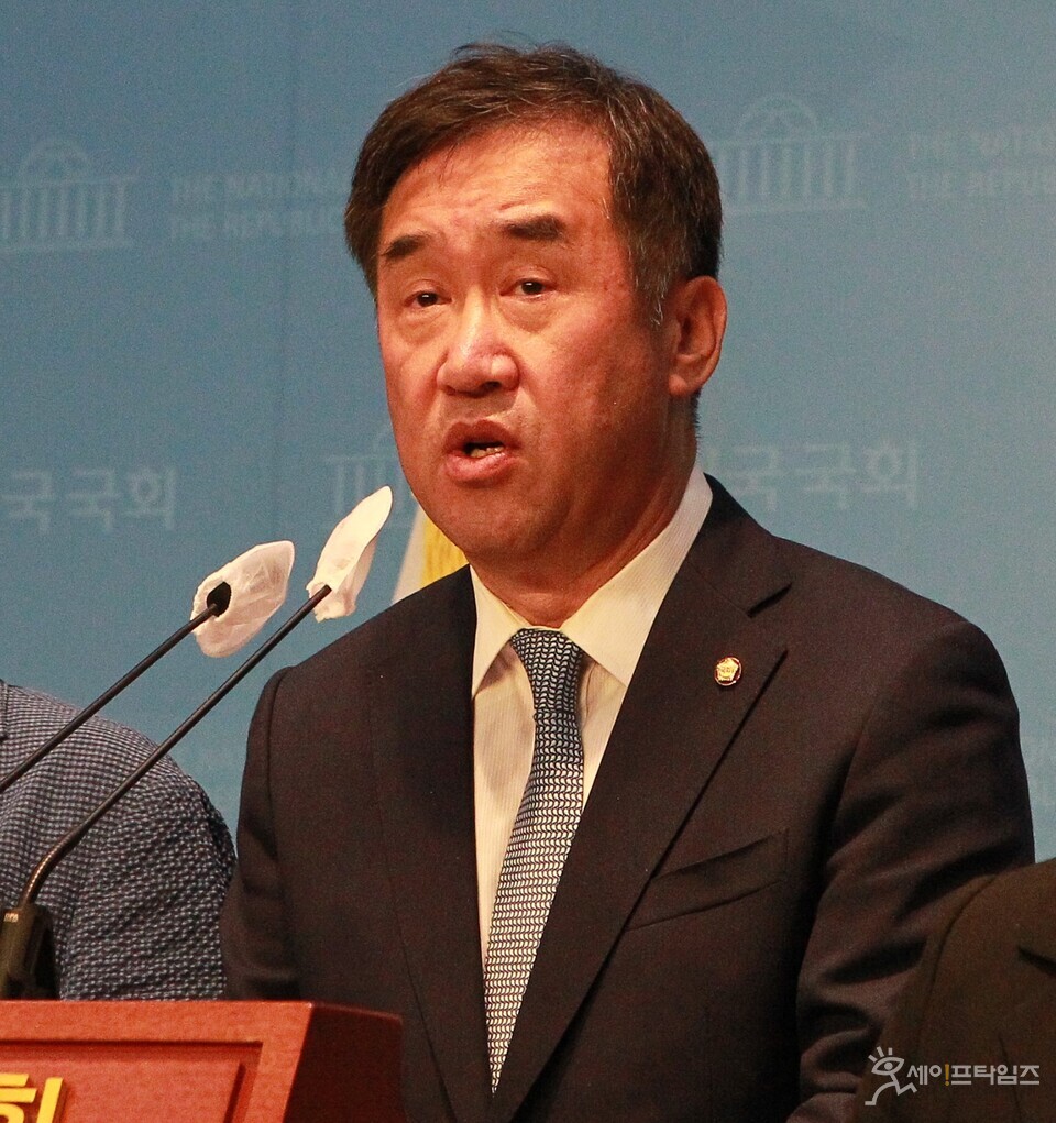 ▲ 맹성규 더불어민주당 의원이 25일 국회 소통관에서 열린 전세사기특별법 개정안 추진 관련 기자회견에서 발언하고 있다. ⓒ 김주헌 기자