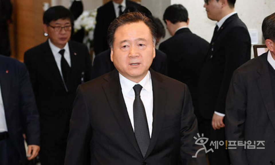 ▲ 허영인 SPC그룹 회장이 독일 출장을 사유로 환경노동위원회 국정감사 불참 사유서를 제출했다. ⓒ SPC