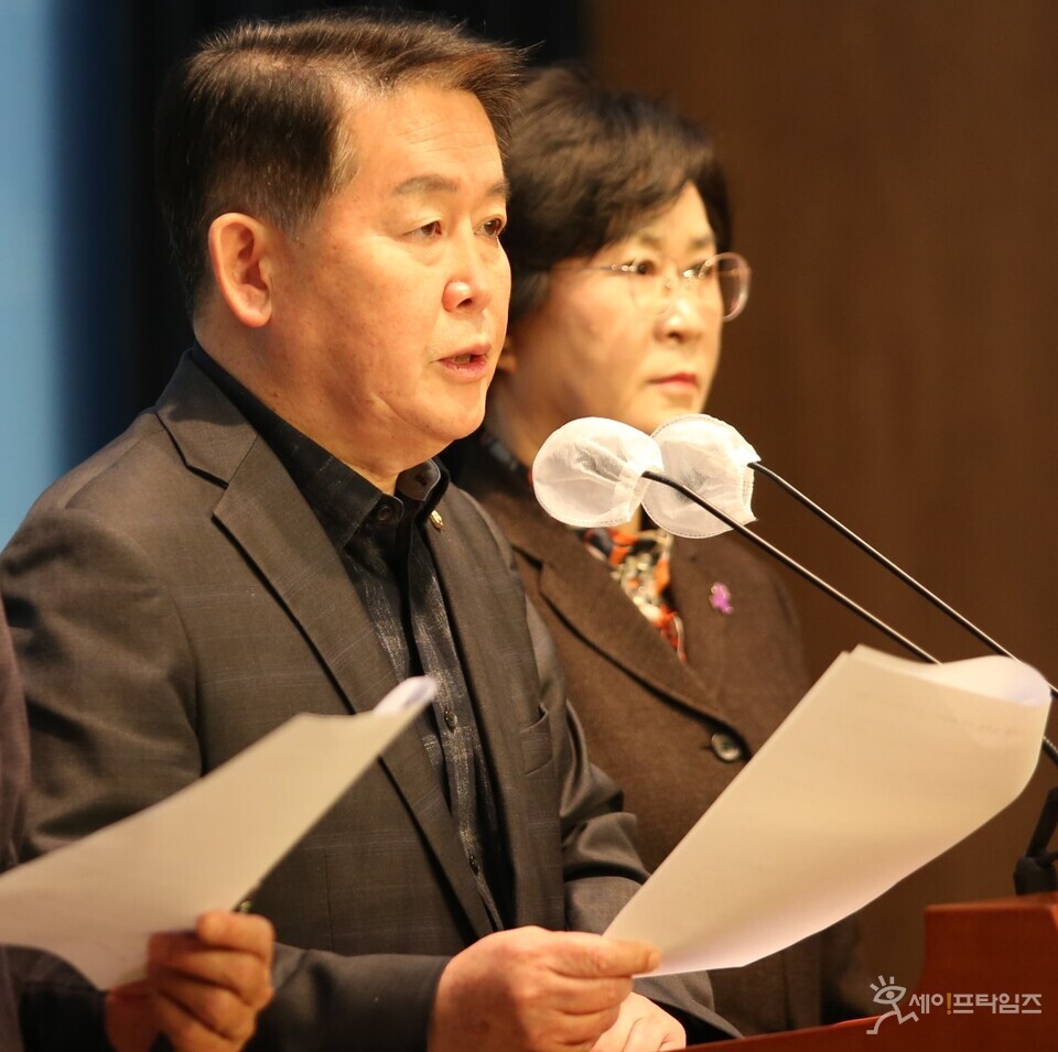 ▲ 김경협 더불어민주당 의원이 9일 국회 소통관에서 열린 경인선 지하화 특별법안을 처리할 것을 촉구하는 기자회견에서 발언하고 있다. ⓒ 김주헌 기자