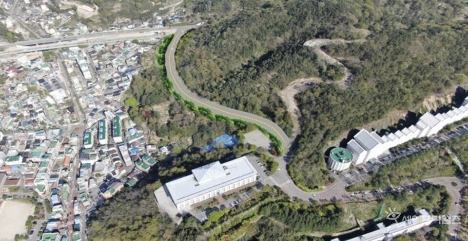 ▲ 광주 동구 지산동 우회도로의 공사 과정에서 두 번의 땅꺼짐이 발생해 개통 한 달 만에 폐쇄돼 논란이 일고 있다. ⓒ 광주 동구