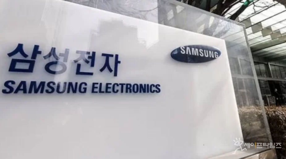 ▲ 삼성전자의 주가가 경쟁사인 SK하이닉스와 비교해 더딘 상승률을 보이고 있다. ⓒ 삼성전자