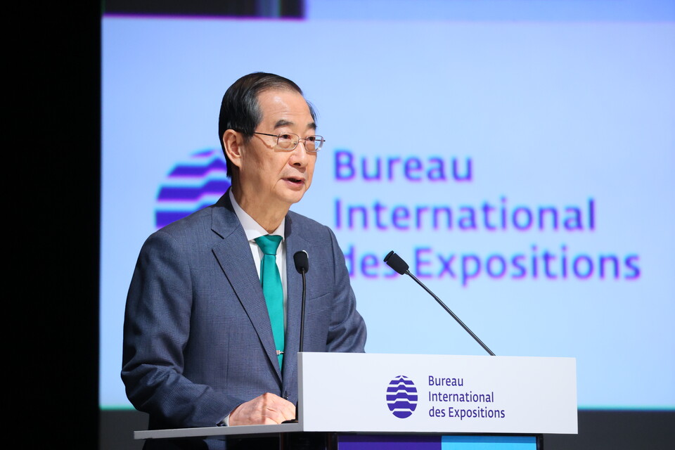 ▲ 한덕수 국무총리가 28일(현지시간) 프랑스 파리 외곽 팔레 데 콩그레에서 2030 세계박람회 투표 직전 최종 발표를 하고 있다. ⓒ 국무총리실