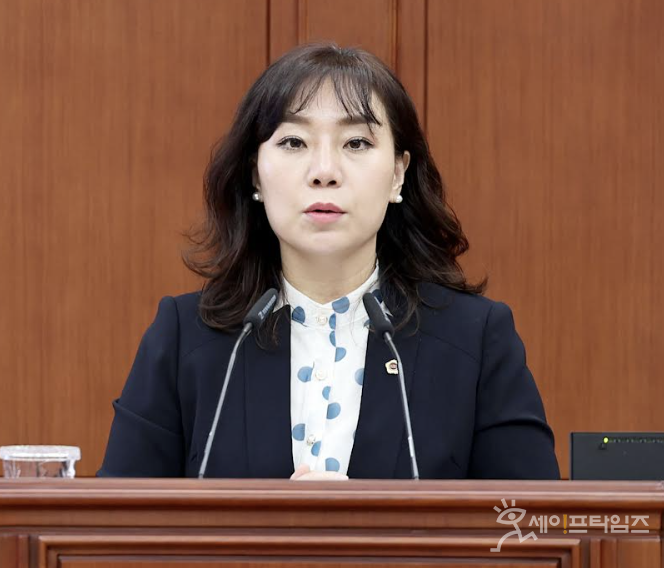 ▲ 김민숙 대전시의회 의원이 근무복 디자인 개발에 5000만원을 편성한 시를 비판했다. ⓒ 대전시의회