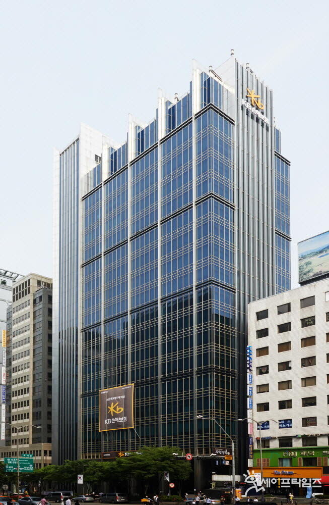 ▲ KB손해보험이 개인용 자동차와 개인소유 이륜차의 보험료를 인하한다. ⓒ KB손해보험