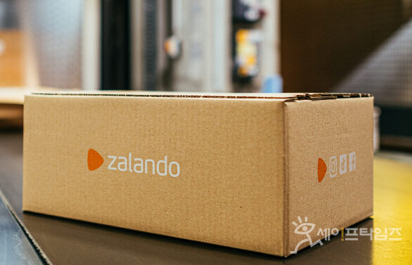 ▲ 온라인 쇼핑몰 잘란도가 인디텍스의 비닐봉지 제거 요청을 거절했다. ⓒ Zalando