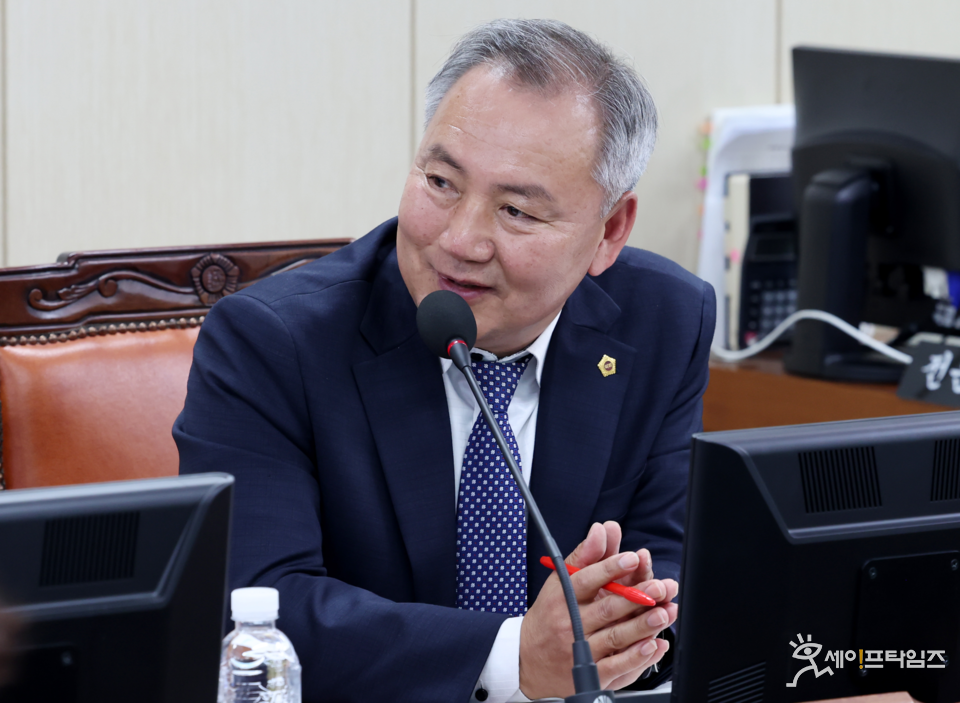 ▲ 이병윤 서울시의원은 동대문구가 봉제산업을 지역 산업으로서 꾸준히 활성화해야 한다고 밝혔다. ⓒ 서울시의회