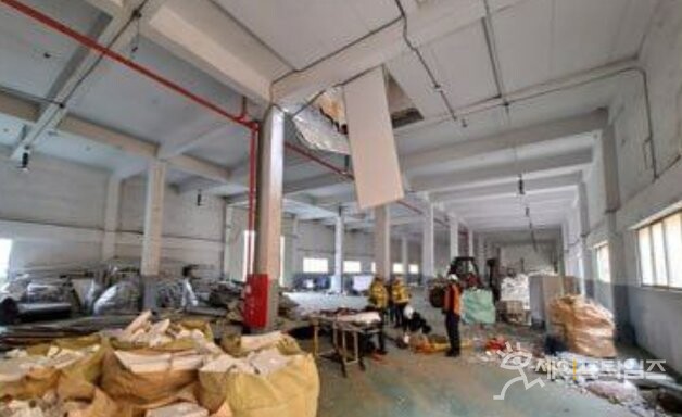 ▲ 더블랙레이블 소속 스태프 4명이 경기 오산시 세교동의 한 폐공장에서 아이돌 연습생들의 화보 촬영 준비 작업을 하다 추락하는 사고가 일어났다. ⓒ 경기도소방재난본부