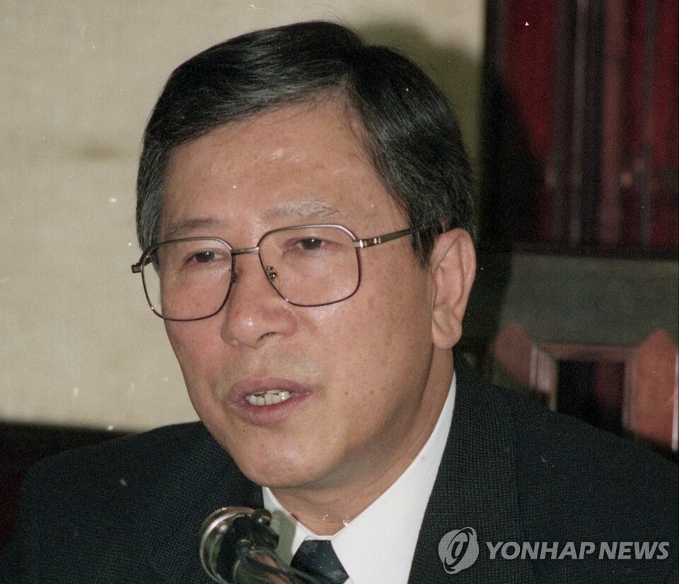 ▲ 1999년 국정홍보처장 당시 외신 기자회견을 하는 오홍근 처장 ⓒ 연합뉴스 자료사진