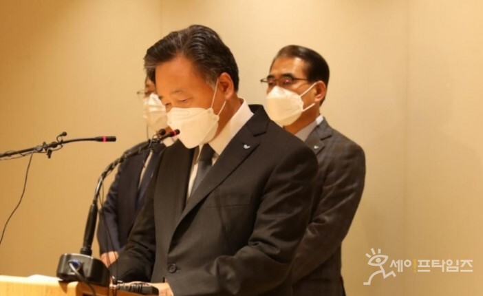 ▲ 허영인 SPC 회장이 노동자 끼임 사망과 관련해 대국민 사과를 하고 있다. ⓒ SPC