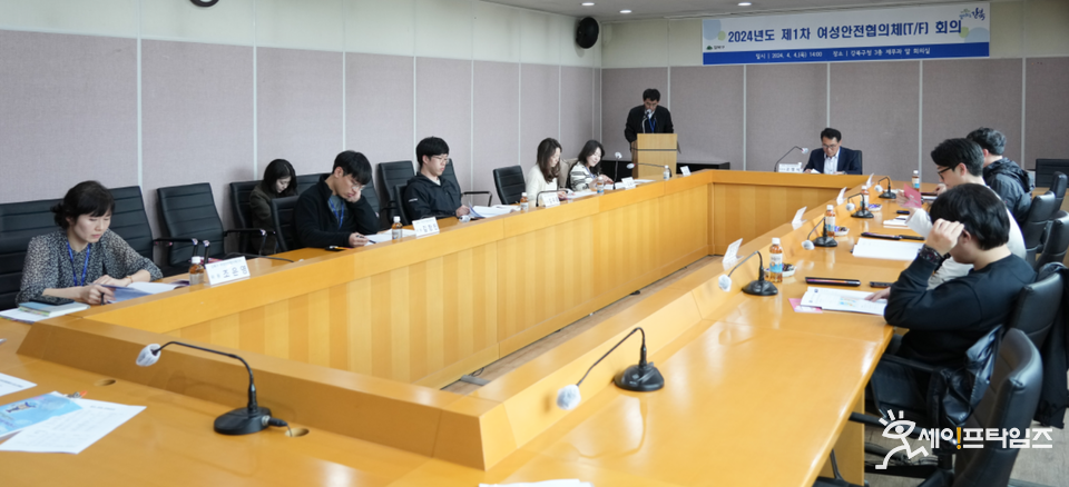 ▲ 서울 강북구 관계자들이 여성친화도시 조성을 위해 여성안전협의체를 결성하고 첫 회의를 개최하고 있다. ⓒ 강북구