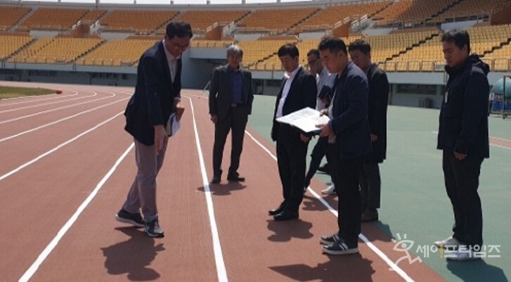 ▲ 파주시 관계자들이 경기도체전에 이용될 경기장들을 점검하고 있다. ⓒ 파주시