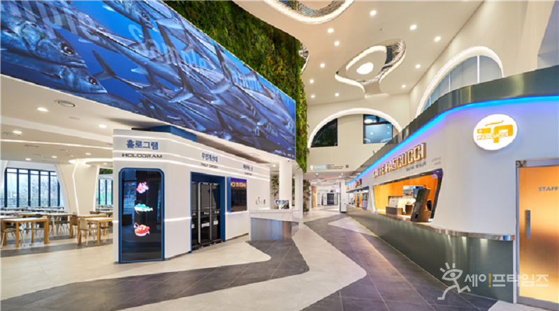 ▲ 국내 최초의 첨단형 남한강 휴게소의 내부 모습. ⓒ 한국도로공사