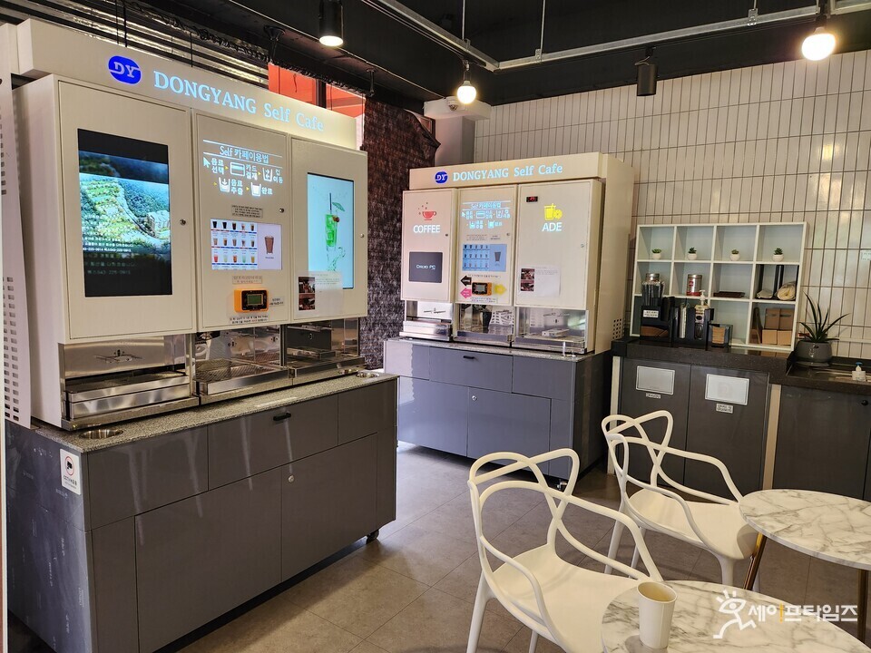 ▲ 영업자가 상주하지 않는 무인카페가 24시 운영되고 있다. ⓒ 김미영 기자