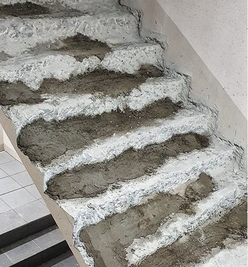 ▲ 비상계단 보수 문제로 논란을 겪고 있는 대구의 아파트. ⓒ 온라인 커뮤니티