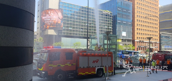 ▲ 소방안전원이 참관하는 가운데 합동 소방훈련이 진행되고 있다. ⓒ 소방안전원