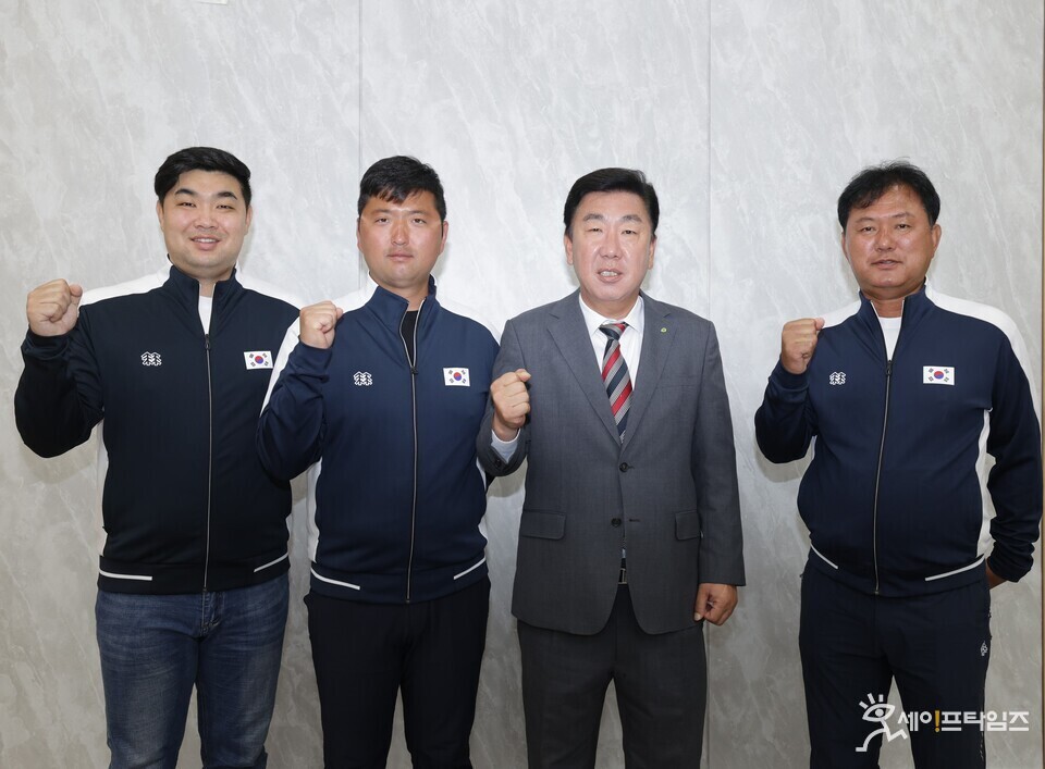  ▲ 효자종목 양궁 김우진 선수가 제33회 파리올림픽 출정식을 임시청사 직지실에서 가졌다. ⓒ 청주시