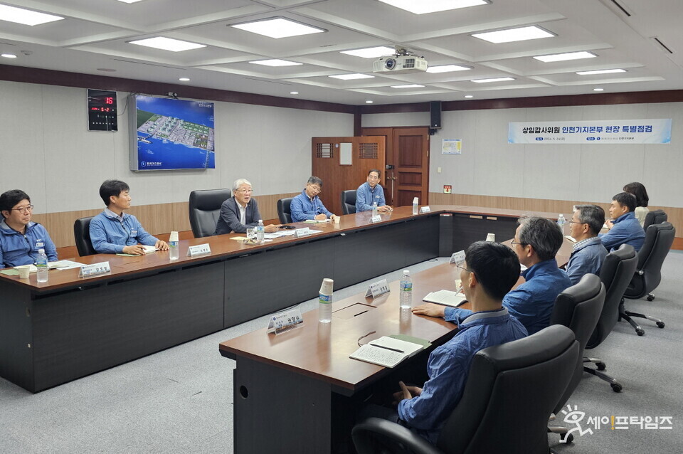 ▲ 강진구 상임감사위원이 간부들을 대상으로 마약 근절 예방교육을 진행하고 있다. ⓒ 한국가스공사