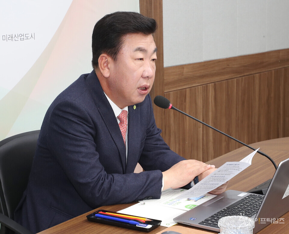  ▲ 이범석 청주시장이 주간업무보고회의에서 호우 대비 특별점검을 강조하고 있다. ⓒ 청주시